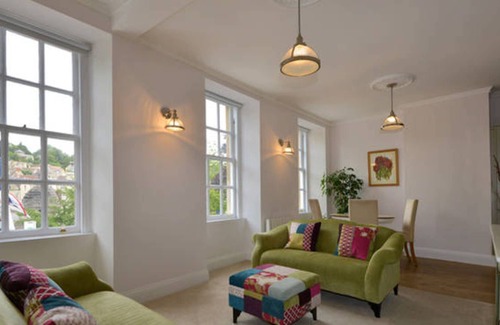 Bradford-on-Avon Apartment | Georgian Lodge apartment complete with flagpole! Overlook medieval town's bridge
