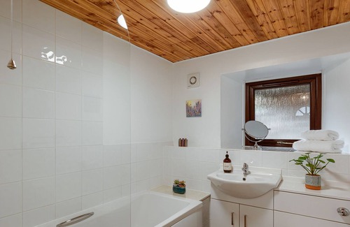 Crieff Cottage | Georgian period property w/large enclosed garden