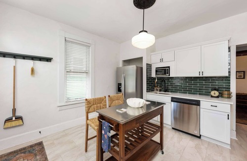 German Village House | German Charm Suites Sleeps 8!