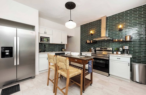 German Village House | German Charm Suites Sleeps 8!