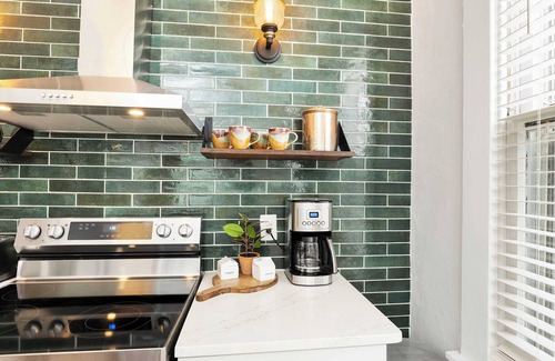 German Village House | German Charm Suites Sleeps 8!