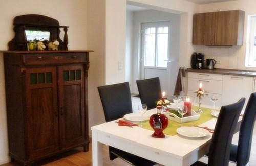 Eilsum House | Gesine's Huuske - Gemütliches Ferienhaus im Eilsumer Ortskern