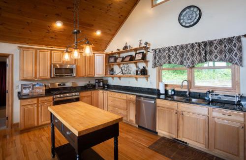 Wolf Laurel House | Get-away Cabin Hot Tub Sunsetmtn Views,asheville