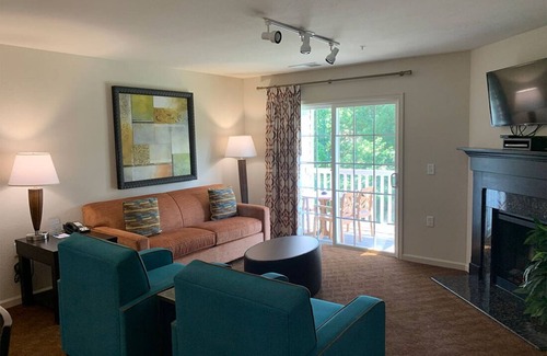 Williamsburg Resort | Getaway Beautiful Resort with Full Amenities - 2 Bedroom