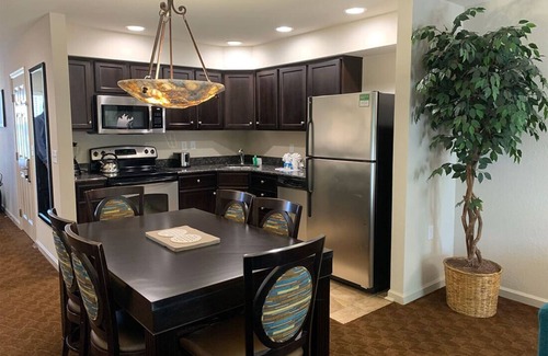 Williamsburg Resort | Getaway Beautiful Resort with Full Amenities - 2 Bedroom