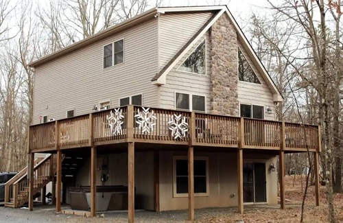 Albrightsville Ski Chalet | Getaway Chalet Poconos near Lake Harmony, Camelback, Jim Thorpe, Hickory Run