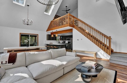 Gouldsboro Ski Chalet | Getaway Chalet hot tub,game room, peloton, ev charger