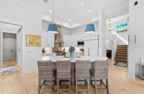 Cottage District House | Getaway This Fall to Oh Happy Day - Cottage District! Ping Pong Table!