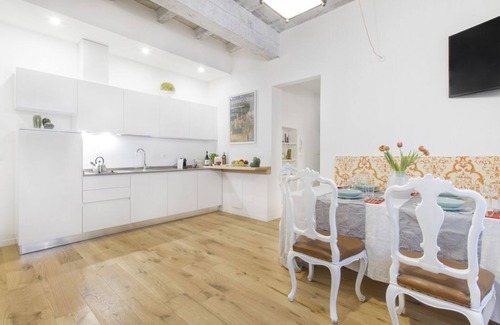 Historic Center Apartment | GetTheKey San Vitale Apartment