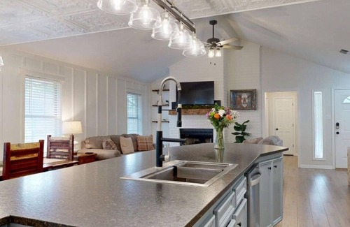 Blinn College-Bryan Campus House | Gettysburg Getaway - Your stylish Texas retreat