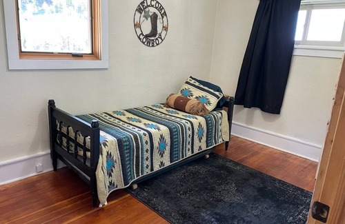 Hermosa Resort | Ghost Canyon Getaway Main House