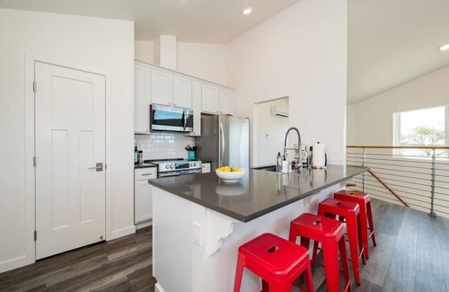 Westside Santa Cruz House | Giant Dipper House near the Boardwalk