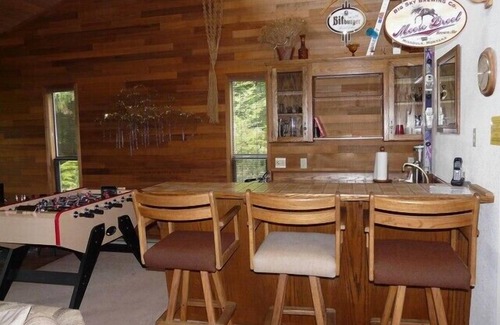 Glacier House | Giant House with 4BRs, Bar Area, Hot Tub, WiFi, Sunny Patio,+ More! Sleeps 10!