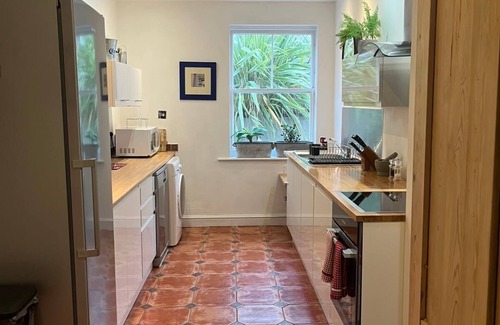 Eastbourne City Centre Villa | Giant Seafront Palace, Town, Walled Garden, Super King Bedroom Suites, & Parking