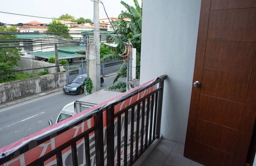Imus Apartment | Gibbz Apartelle (Unit 204)