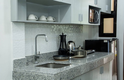 Imus Apartment | Gibbz Apartelle (Unit 206)