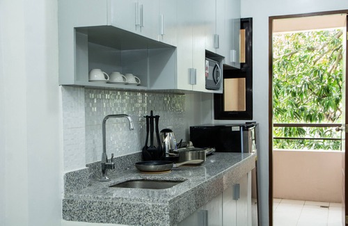 Imus Apartment | Gibbz Apartelle (Unit 206)