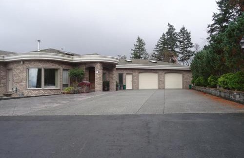 Regional District of Nanaimo House | Gibralter Rock Ocean View B&B