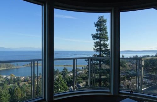 Regional District of Nanaimo House | Gibralter Rock Ocean View B&B