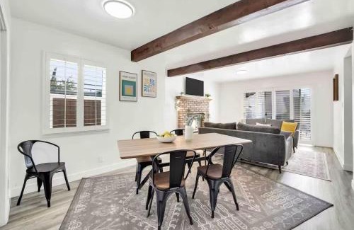 Reseda House | Gilmore Grove in Reseda