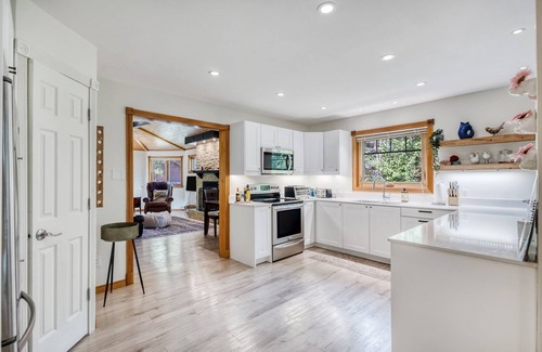 Gimli Cottage | Gimli Lakefront Cottage