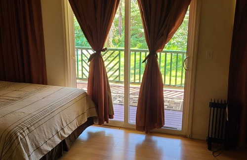 Volcano Bed & Breakfast | Ginger Room