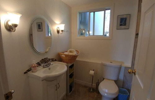 Union Bay Apartment | Girasol Suite retreat in Union Bay.