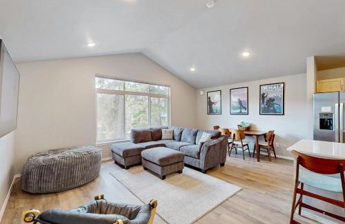 Alyeska House | Girdwood Vibes, Unit B
