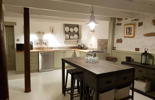 Villiers-le-Pre House | Gite 3 bedroom, 2 bathroom, swimming pool, fishing lakes, large mature garden