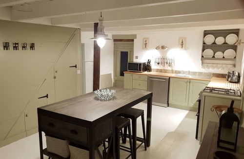 Villiers-le-Pre House | Gite 3 bedroom, 2 bathroom, swimming pool, fishing lakes, large mature garden