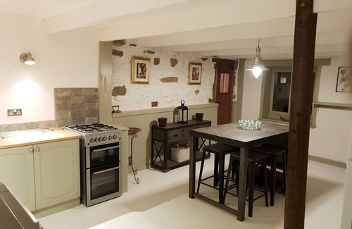 Villiers-le-Pre House | Gite 3 bedroom, 2 bathroom, swimming pool, fishing lakes, large mature garden