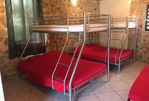 Saint-Julien-Labrousse Hotel | Gite d'étape le code bar
