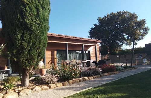 Camaret-sur-Aigues Apartment | Gite d'Emma