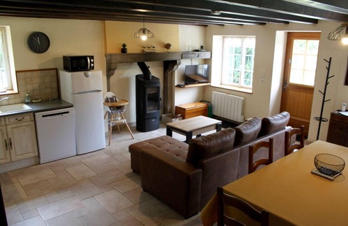 Saint-Berain-sous-Sanvignes House | Gîte for 6 people with private pond