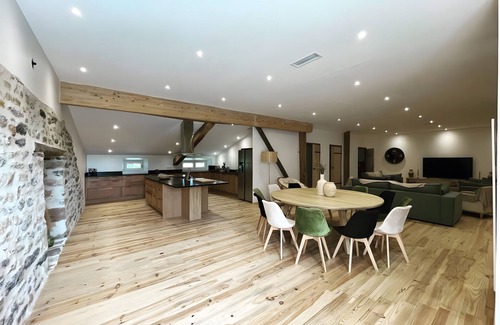 Beguios House | Gite Goitiaya with Private Terrace, Wi-Fi and Air Conditioning