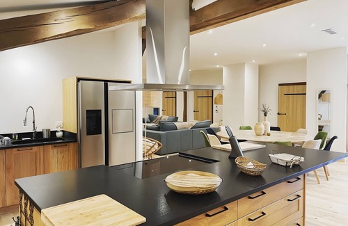 Beguios House | Gite Goitiaya with Private Terrace, Wi-Fi and Air Conditioning