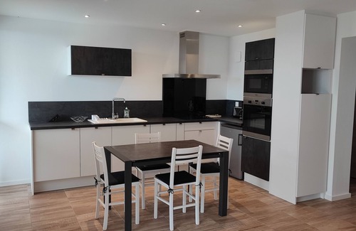 Le Ru Apartment | Gîte Île Grande T2, sea view 200m from the beach