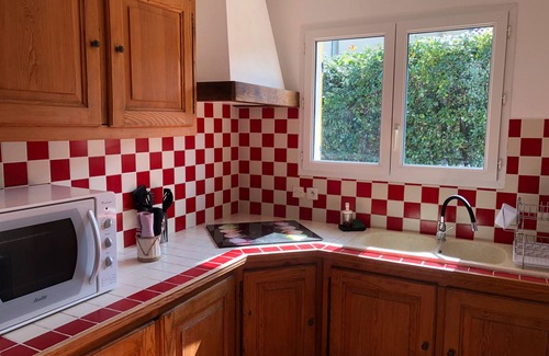 Saint-Christol-Les-Ales House | Gîte 'L'Albizia' with shared pool, Wi-Fi and air conditioning