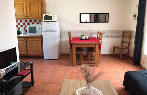 Saint-Christol-Les-Ales House | Gîte 'L'Olivier' with Wi-Fi and Air Conditioning