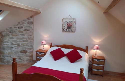 Saint-Priest-la-Plaine House | Gite L’hirondelle