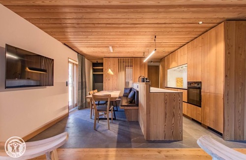 Saint-Jean-de-Sixt Apartment | Gîte Le Corti - Chalet ARAVIS COSY with spa and summer pool