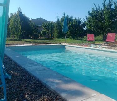 Cabrieres-d'Avignon Apartment | Gite Le Petit Luberon LISIANTHUS