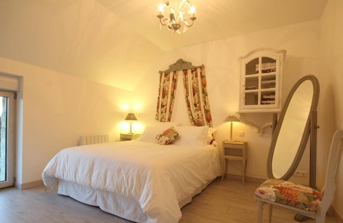 Le Pin-la-Garenne Cottage | Gite Le Pin-la-Garenne, 3 bedrooms, 9 persons