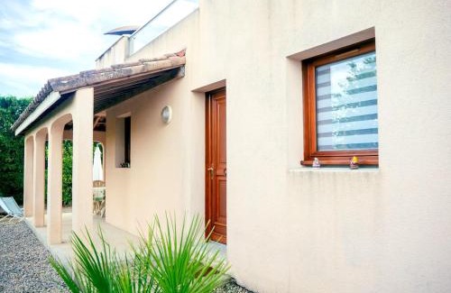 Joyeuse House | gite location climatisé avec Piscine commune en Ardèche