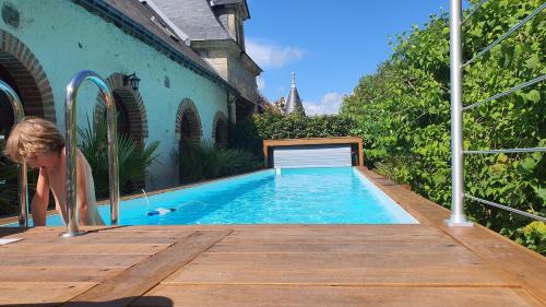 Vernou-sur-Brenne House | GITE LONGERE DE 15 PERSONNES AU CHATEAU DE JALLANGES VOUVRAY