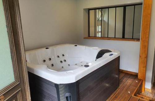 Vernou-sur-Brenne House | GITE LONGERE DE 15 PERSONNES AU CHATEAU DE JALLANGES VOUVRAY