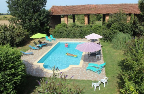 Saverdun Apartment | Gite Lumiere- charming gite with view over the fields