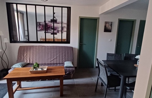 Saint-Mesmin House | Gite, Proche puy du fou Pour 6 Personnes Idéal Pour Famille Commerce à Proximité