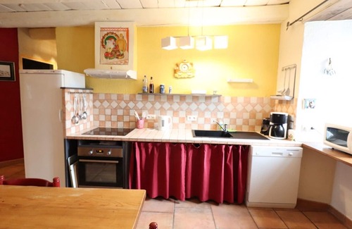 Saint-Bonnet-de-Condat Cottage | Gite Saint-Bonnet-de-Condat, 5 bedrooms, 15 persons