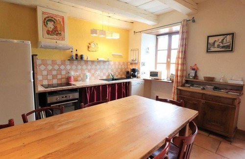 Saint-Bonnet-de-Condat Cottage | Gite Saint-Bonnet-de-Condat, 5 bedrooms, 15 persons
